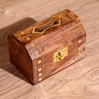 Копилка "Бокс" 11х7х7 см, дерево шишам Копилка "Бокс" 11х7х7 см, дерево шишам