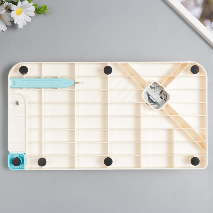 Доска для создания коробок и конвертов и бантиков с дыроколом для углов 5х34х18,5 см Доска для создания коробок и конвертов и бантиков с дыроколом для углов 5х34х18,5 см