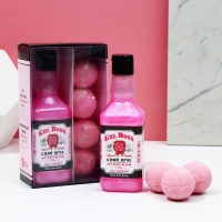 Новогодний подарочный набор косметики &laquo;Сияй ярче&raquo;, гель для душа во флаконе виски 250 мл и бомбочки для ванны 4 х 40 г, Новый Год