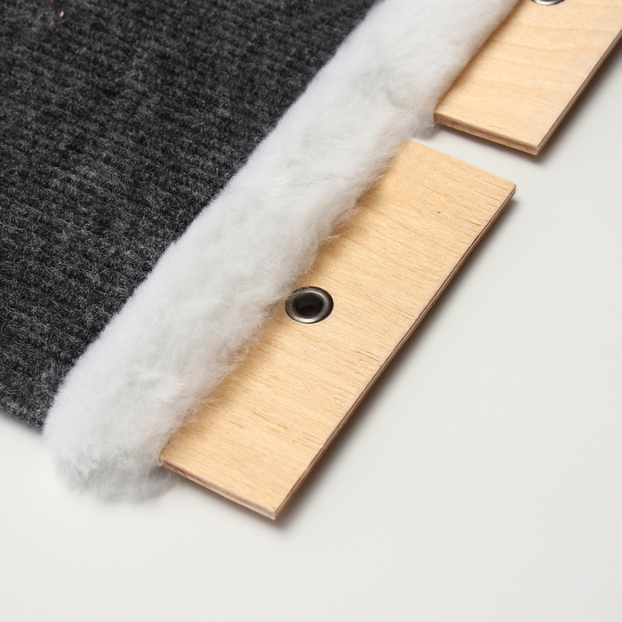 Когтеточка угловая, ковролин с мехом, 55 х 25 см Когтеточка угловая, ковролин с мехом, 55 х 25 см