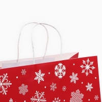 Пакет подарочный новогодний &laquo;Снежинки&raquo;, белый крафт, 32 х 28 х 15 см , Новый год