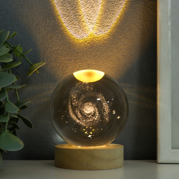 Сувенир стекло подсветка Сувенир стекло подсветка "Млечный путь" d=8 см подставка дерево, USB 8х8х9,5 см