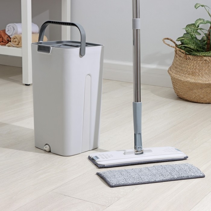 Швабра с отжимом и ведро Raccoon: ведро с отсеками, швабра плоская, 2 кармана, 32&times;12&times;142 см, дополнительная насадка из микрофибры