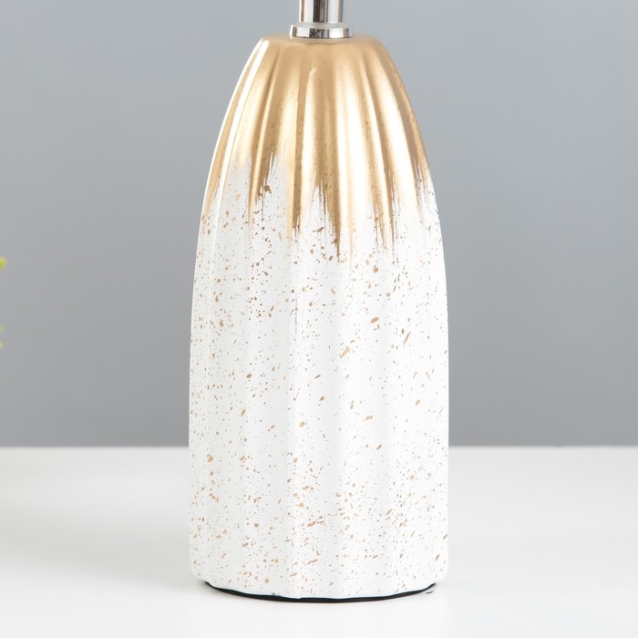 Настольная лампа Настольная лампа "Конкомбр" 1хE14 белый 22,5х22,5х39 см RISALUX