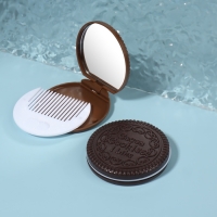 Зеркало складное «Шоколадное чудо», с расчёской, d = 6,6 см, цвет МИКС Зеркало складное «Шоколадное чудо», с расчёской, d = 6,6 см, цвет МИКС