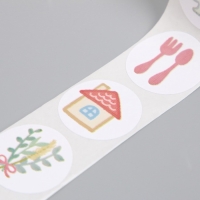 Наклейка бумага "Котик на даче" d=2,5 см 500 шт в рулоне 3х5,5х5,5 см Наклейка бумага "Котик на даче" d=2,5 см 500 шт в рулоне 3х5,5х5,5 см