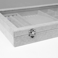 Подставка для украшений &laquo;Шкатулка&raquo; 4 полосы, 7 крючков, 8 ячеек, стеклянная крышка, цвет серый