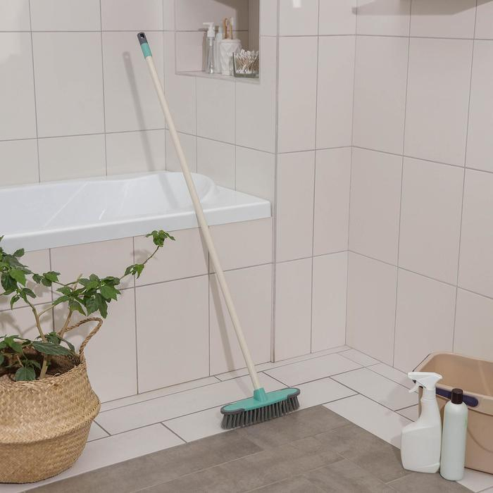 Щётка для подметания пола с силиконовыми отбойниками Доляна, окрашенный металлический черенок, 27×6×126 см, цвет МИКС Щётка для подметания пола с силиконовыми отбойниками Доляна, окрашенный металлический черенок, 27×6×126 см, цвет МИКС