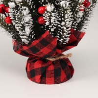 Искусственная ёлка заснеженная настольная &laquo;Зимнее волшебство. С ягодками&raquo; в мешочке, 17 см, ветки литые отгибаются