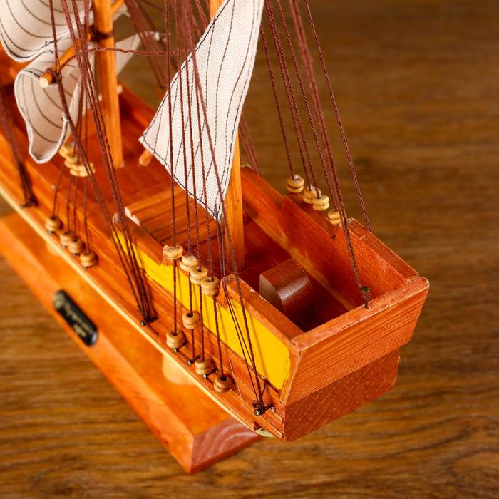 Корабль сувенирный средний «Диана», светлое дерево, паруса бежевые, 10×50×45 см Корабль сувенирный средний «Диана», светлое дерево, паруса бежевые, 10×50×45 см