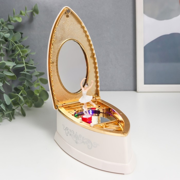 Шкатулка музыкальная механическая Шкатулка музыкальная механическая "Ретро утюг" белый 9х16х12 см