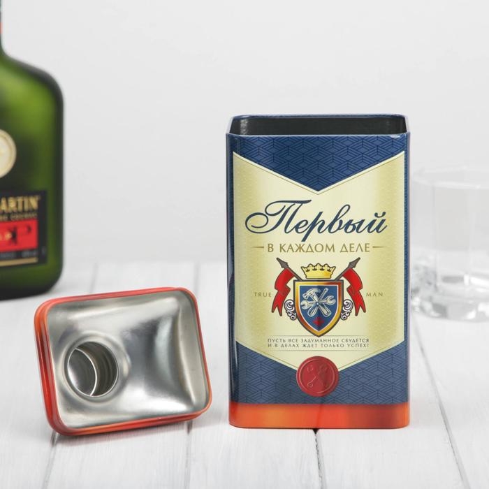 Коробка жестяная в форме бутылки под крепкий алкоголь &laquo;Первый&raquo;