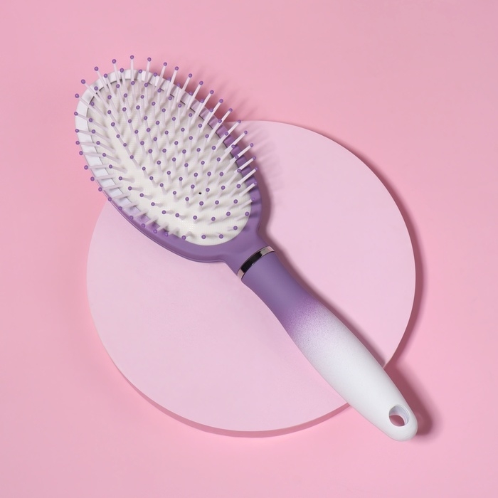 Расчёска массажная, прорезиненная ручка, 7 × 24 см, цвет белый/фиолетовый Расчёска массажная, прорезиненная ручка, 7 × 24 см, цвет белый/фиолетовый