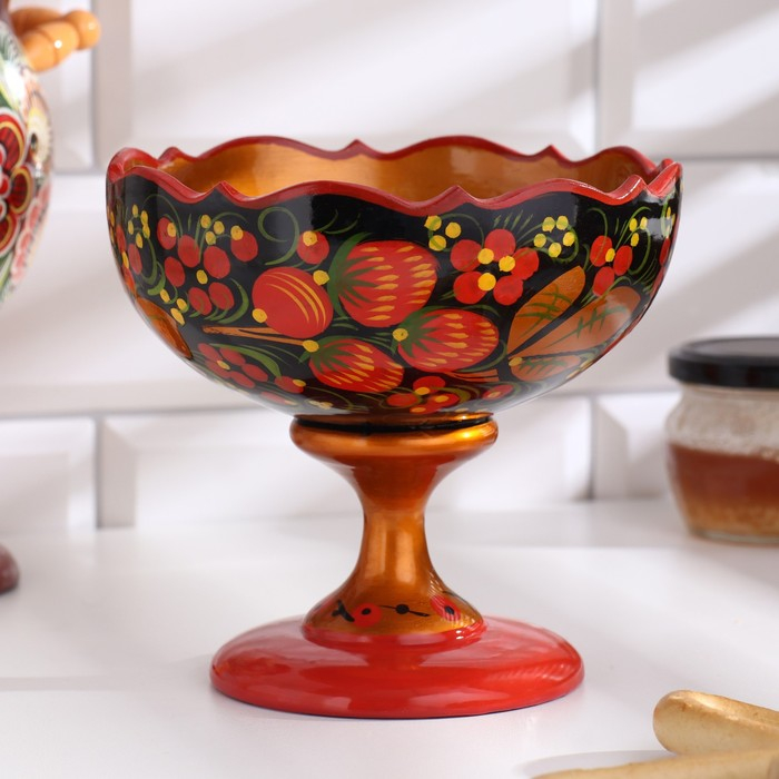 Конфетница «Земляничка», резная, хохлома Конфетница «Земляничка», резная, хохлома