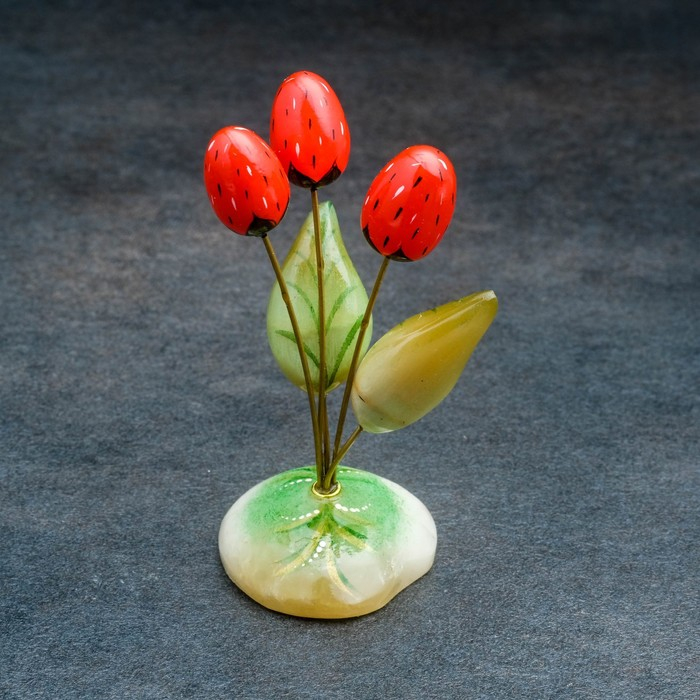 Сувенир &laquo;Земляничка&raquo;, 6&times;8,5 см, селенит