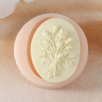 Молд силикон "Овал с цветами" 3,9х2,9х0,7 см Молд силикон "Овал с цветами" 3,9х2,9х0,7 см