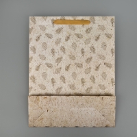 Пакет подарочный новогодний ламинированный &laquo;Шишки&raquo;, тиснение, L 31 х 40 х 11.5 см, Новый год