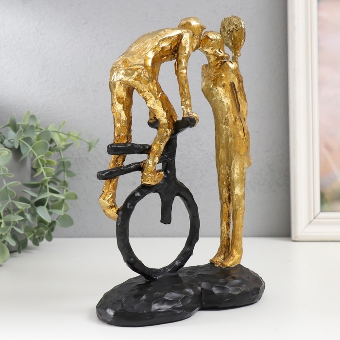 Сувенир полистоун Сувенир полистоун "Поцелуй, пара, моноцикл и воздушный шар" золото 26х17х11 см