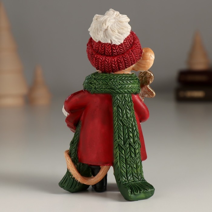 Сувенир полистоун "Мышка в красной шапочке с пряником и подарком" 5,5х4,5х11 см