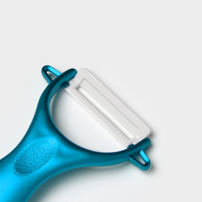 Набор кухонный на подставке &laquo;Изгиб&raquo;, 5 предметов: 4 ножа, 7,5 см, 10 см, 13 см, 15 см, овощечистка, цвет синий