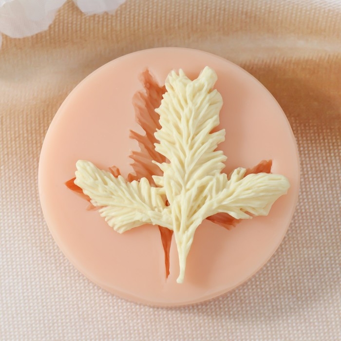 Новогодний молд силикон Новогодний молд силикон "Ветка пихты" 5,3х5,2х0,4 см