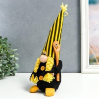 Кукла интерьерная "Бабуля в полосатом колпаке с ложкой для мёда и пчёлами" 28х8 см Кукла интерьерная "Бабуля в полосатом колпаке с ложкой для мёда и пчёлами" 28х8 см