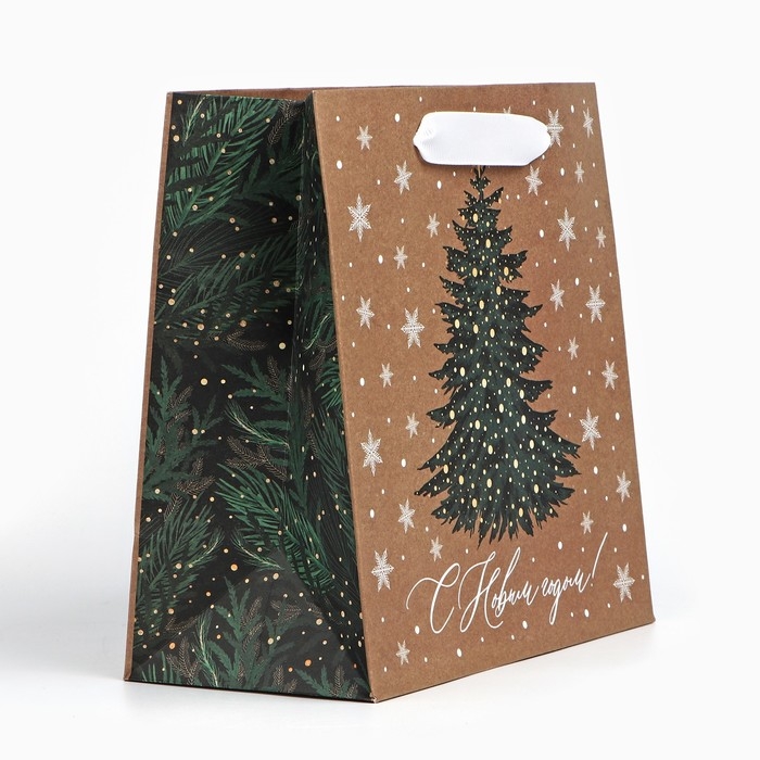 Пакет подарочный новогодний крафтовый квадратный &laquo;Новогодняя красавица&raquo;, 22 х 22 х 11 см, Новый год