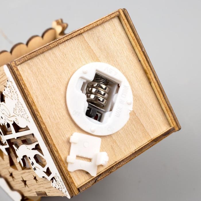 Ёлочная игрушка &laquo;Домик с оленем и снеговиком&raquo;, от батареек, свечение тёплое белое