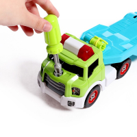 Конструктор винтовой &laquo;Эвакуатор с машинкой&raquo;, с отвёрткой и насадкой + знаки