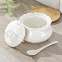 Сахарница фарфоровая с ложкой на деревянной подставке Доляна &laquo;Тюльпан&raquo;, 350 мл, цвет белый