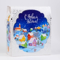 Новый год. Коробка подарочная новогодняя "Городок" 21,5 х 25,6 х 11 см.