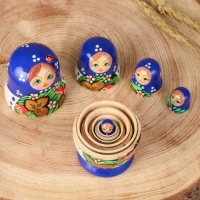 Матрёшка &laquo;Божья коровка&raquo;, голубое платье, 5 кукольная, 9-10 см