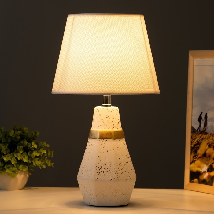 Настольная лампа Настольная лампа "Айседора" E14 40Вт белый-золото 23х23х40 см RISALUX