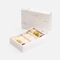 Набор из 18 пирожных макарон