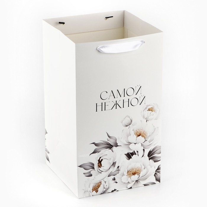 Переноска для цветов с вкладышем для фиксации, «Самой нежной», белый, 35 х 20 х 20 см Переноска для цветов с вкладышем для фиксации, «Самой нежной», белый, 35 х 20 х 20 см