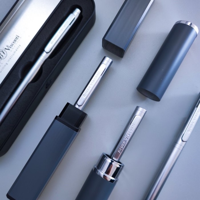 Ручка шариковая поворотная, 1.0 мм, BrunoVisconti FIRENZE, стержень синий, металлический корпус Soft Touch серебристый, в тубусе Ручка шариковая поворотная, 1.0 мм, BrunoVisconti FIRENZE, стержень синий, металлический корпус Soft Touch серебристый, в тубусе