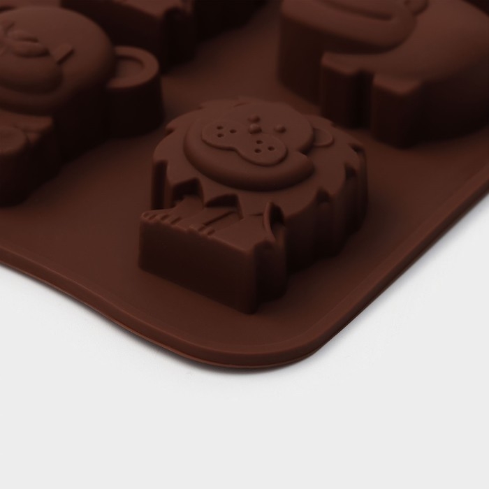 Форма для украшений Доляна &laquo;Зоопарк&raquo;, силикон, 21&times;10,5 см, 8 ячеек (3,9&times;3,5 см), цвет коричневый