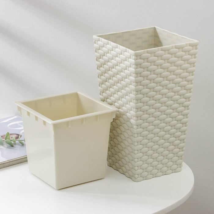 Кашпо для цветов со вставкой &laquo;Ротанг&raquo;, вставка 1,5 л, цвет белый