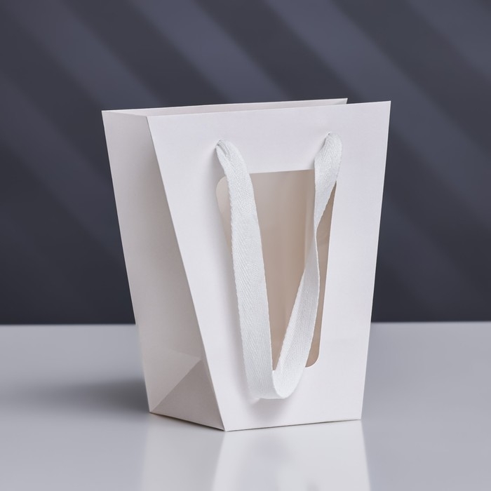 Пакет-переноска для цветов 10 × 10 × 20 х 18 см, белый Пакет-переноска для цветов 10 × 10 × 20 х 18 см, белый