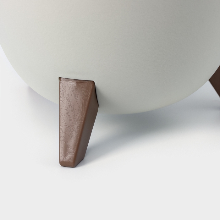 Кашпо на ножках «Флориан», 5.5 л (объём внутренней вставки 4.2 л), d=25 см, h=18.5 см, цвет белый ротанг Кашпо на ножках «Флориан», 5.5 л (объём внутренней вставки 4.2 л), d=25 см, h=18.5 см, цвет белый ротанг