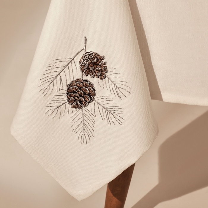 Скатерть с вышивкой SL HOME "Новый год" 145х220 лен 100%