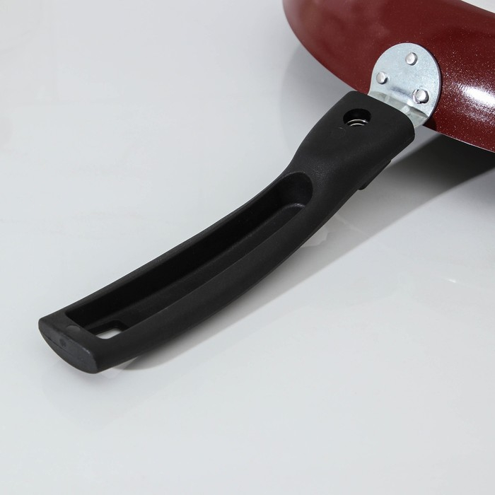 Сковорода &laquo;Альфа&raquo;, d=28 см, съёмная ручка, стеклянная крышка, антипригарное покрытие, цвет бордовый