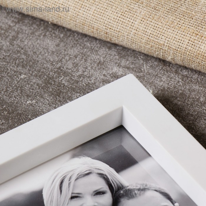 Фоторамка пластик на 5 фото 10х15 см Фоторамка пластик на 5 фото 10х15 см "Лучшая семья" белая 43,5х57 см