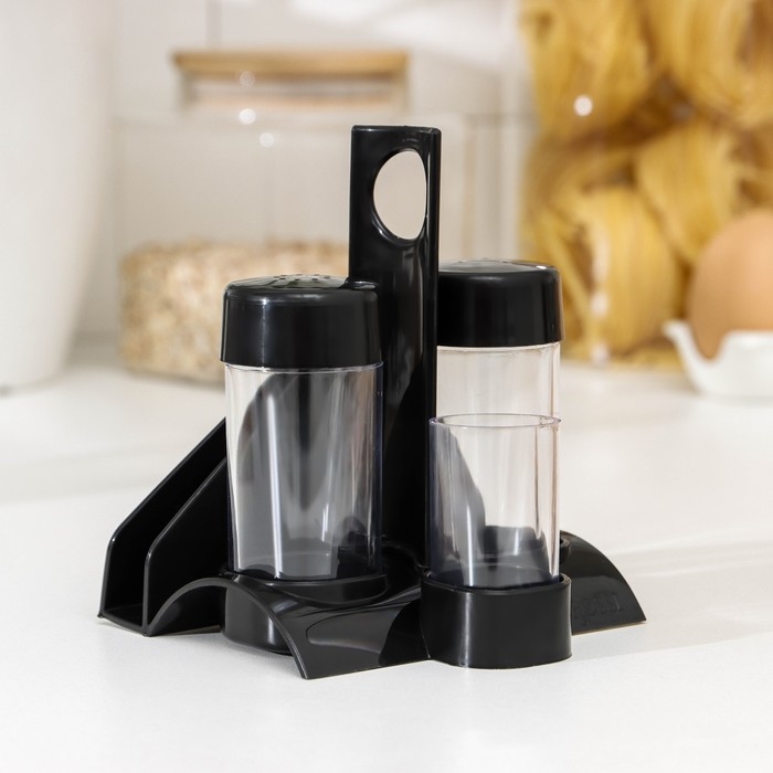 Набор для специй пластиковый &laquo;Рондо. Презент&raquo;, 3 шт, на подставке с салфетницей, цвет чёрный