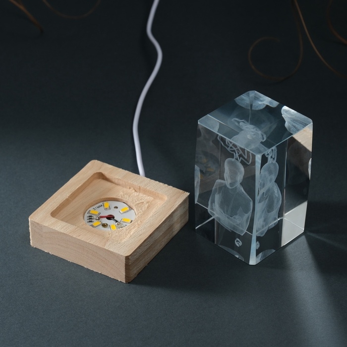 Сувенир стекло подсветка Сувенир стекло подсветка "Прямоугольник. Мыслитель" подставка дерево, USB 7х7х10