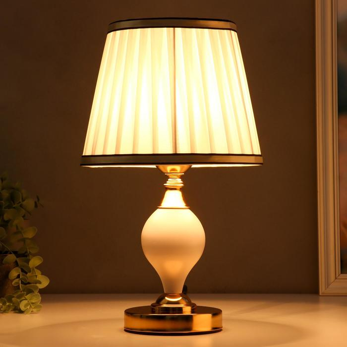 Лампа настольная "Галатея" 1х40Вт Е27 220В белый-золото 20х20х38,5 см.