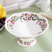 Вазочка десертная «Клубничка», 0,5 л, 19,5×19,5×10 см, 1 сорт, Рогочая Н.В. Вазочка десертная «Клубничка», 0,5 л, 19,5×19,5×10 см, 1 сорт, Рогочая Н.В.