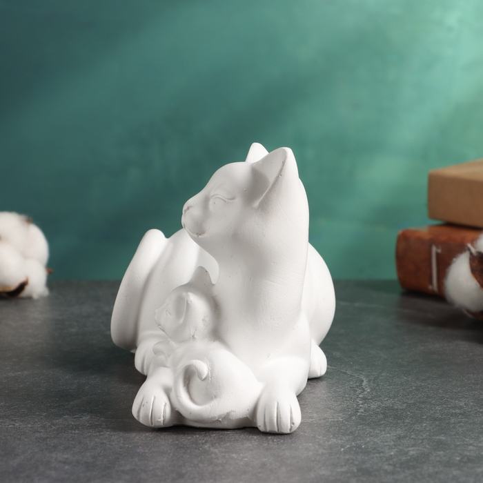 Фигура  "Котики лежат" белые,  18х10х12см