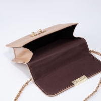 Сумка-мессенджер на клапане, цвет бежевый