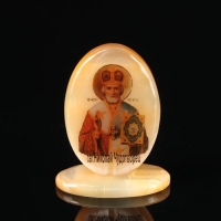 Икона овал на поставке "Николай Чудотворец" Икона овал на поставке "Николай Чудотворец"